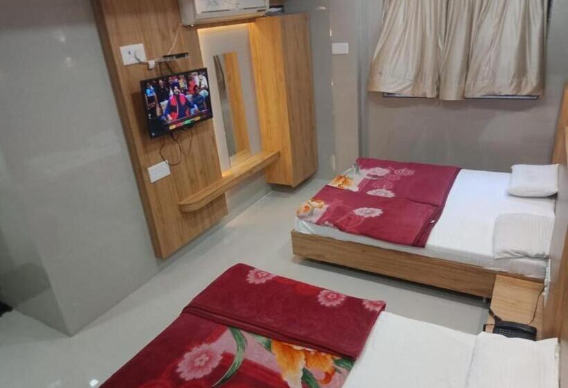 חדר קלאסי לארבעה, Milan