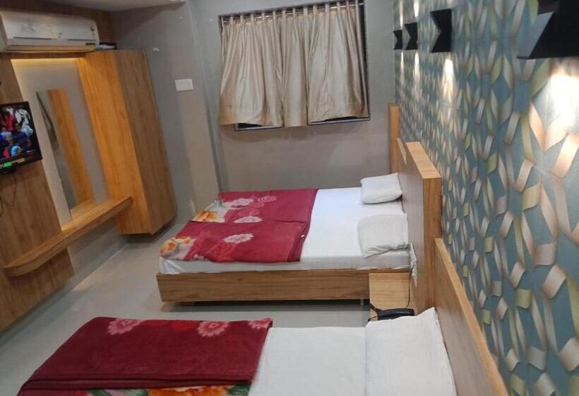 חדר קלאסי לארבעה, Milan