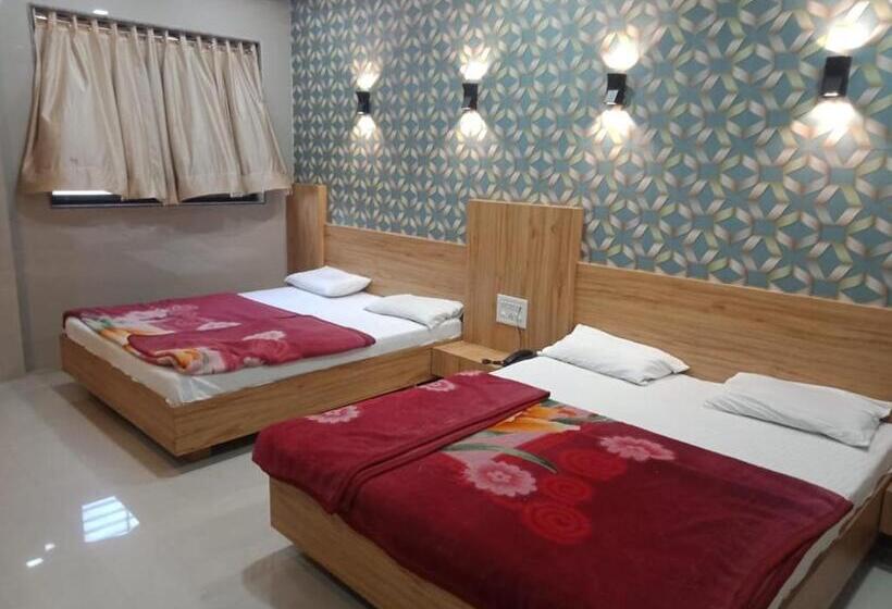 חדר קלאסי לארבעה, Milan