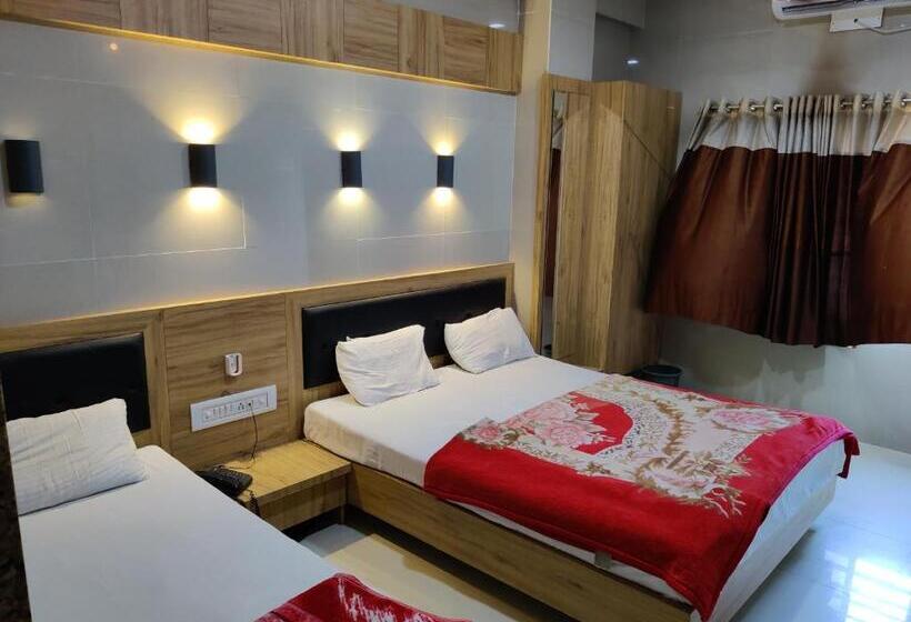 חדר דלוקס לארבעה, Milan