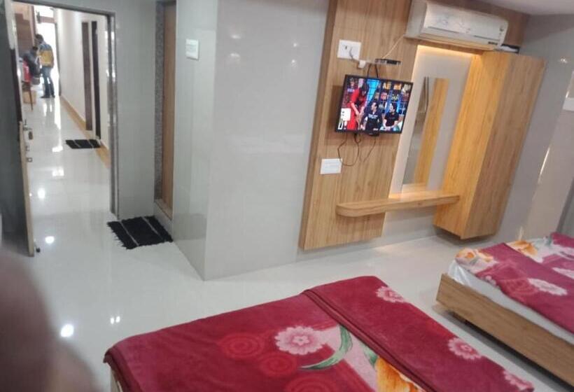 חדר דלוקס לארבעה, Milan