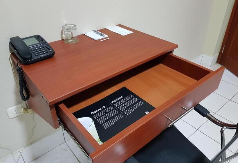 اتاق اکونومی, San Antonio