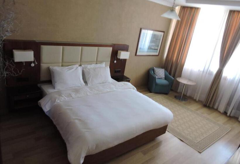 اتاق لوکس, Lakeview Hotel And Resort