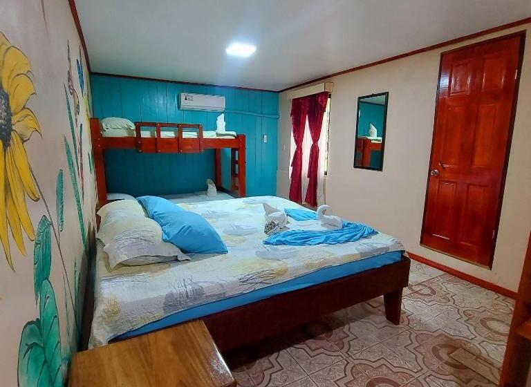 패밀리 룸, Gitana Corcovado, Y Tour Operador