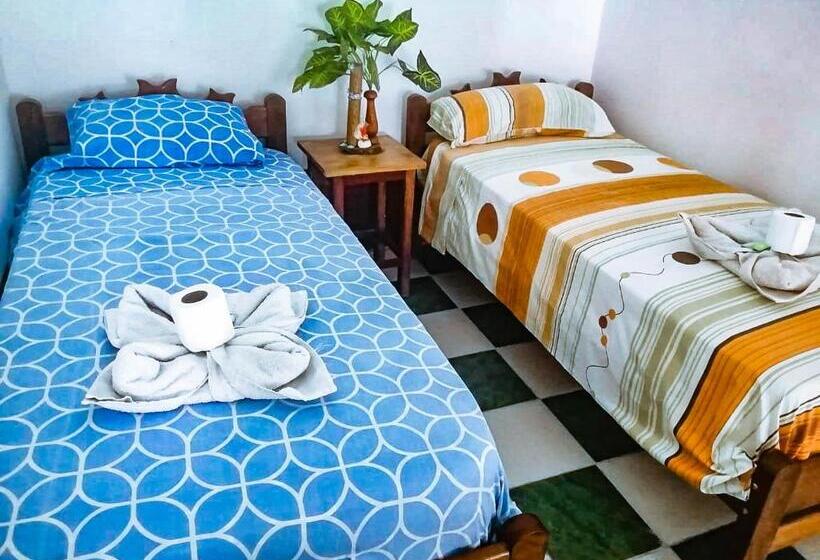 اتاق استاندارد با سرویس بهداشتی مشترک, El Curichal Hostel