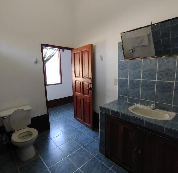 تختخواب در اتاق مشترک, El Curichal Hostel