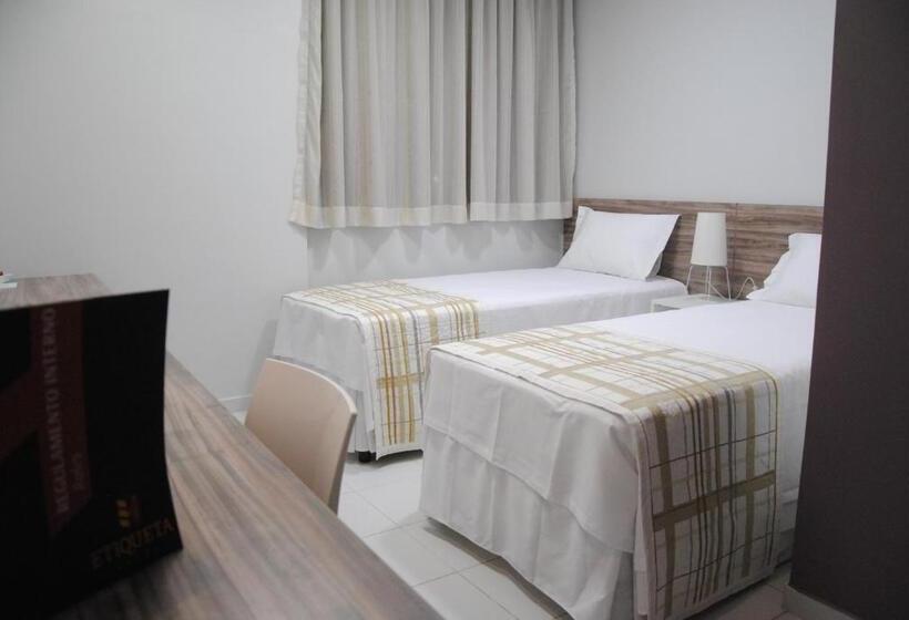 豪华房间, Etiqueta