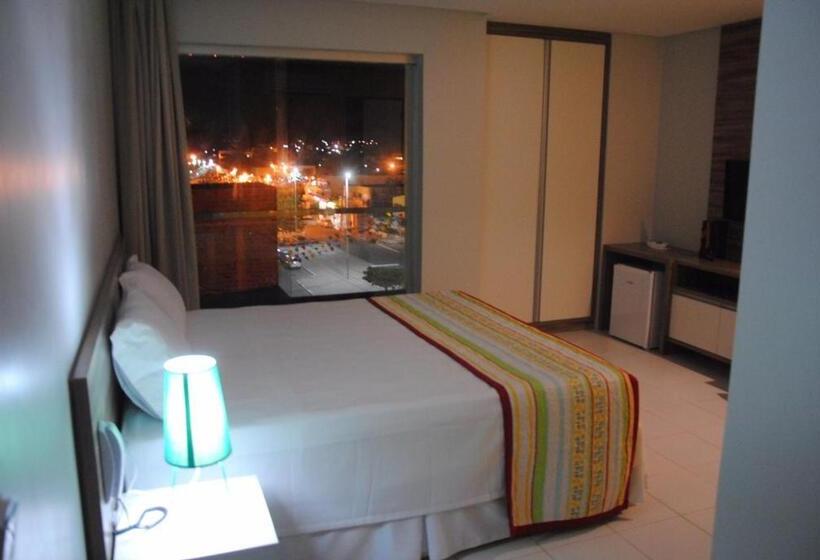 带阳台的三人标准间, Etiqueta