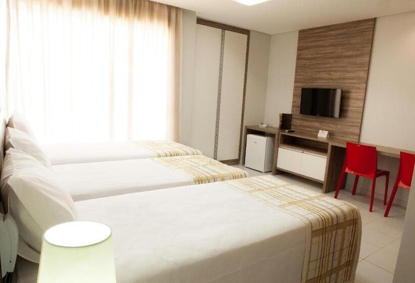 带阳台的三人标准间, Etiqueta