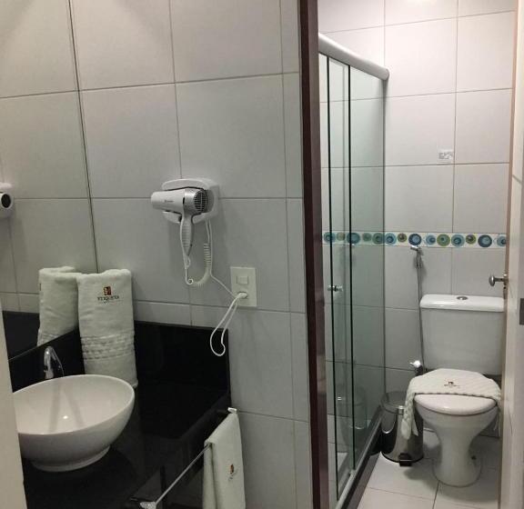 高品质的四人房间, Etiqueta