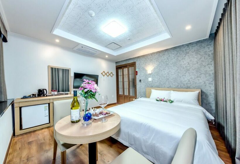 غرفة قياسية, Leslie