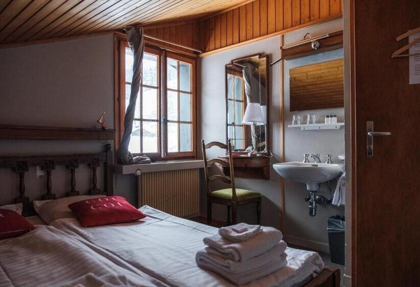 バス共有のスタンダードルーム, Le Coucou Hotel Restaurant & Lounge Bar