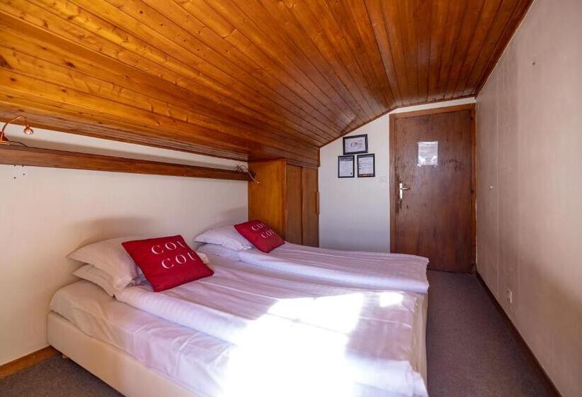 バス共有のスタンダードルーム, Le Coucou Hotel Restaurant & Lounge Bar