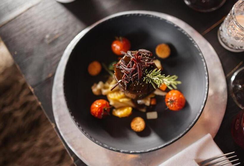 バス共有のスタンダードルーム, Le Coucou Hotel Restaurant & Lounge Bar