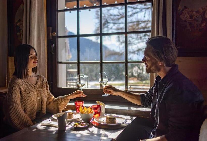 バス共有のスタンダードルーム, Le Coucou Hotel Restaurant & Lounge Bar