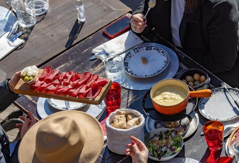 バス共有のスタンダードルーム, Le Coucou Hotel Restaurant & Lounge Bar