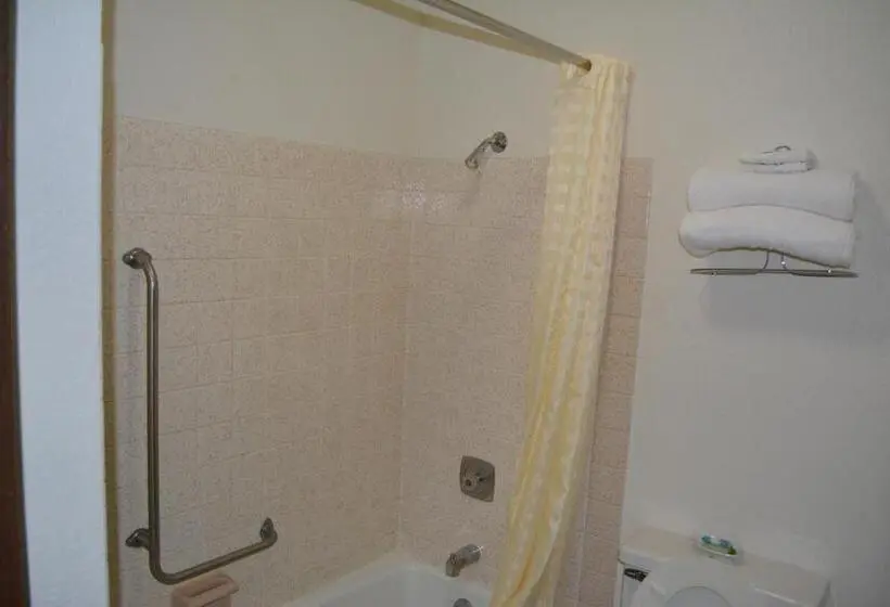 Standard-invahuone, Bloomer Inn & Suites