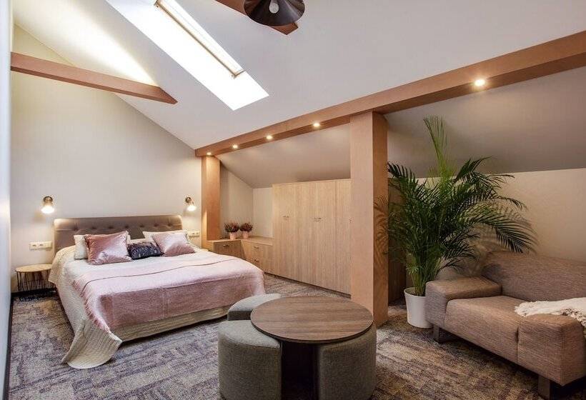 آپارتمان لوکس 1 خوابه, Old Town Trio Hostel Rooms