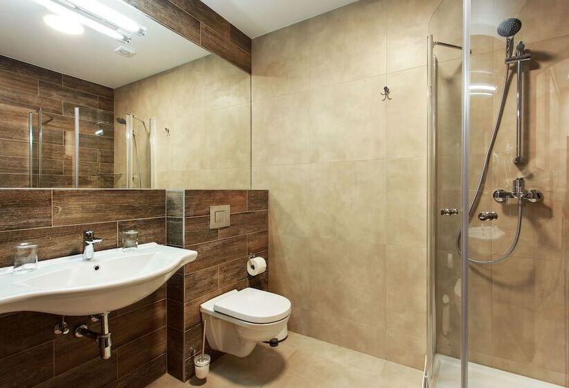 آپارتمان لوکس 1 خوابه, Old Town Trio Hostel Rooms