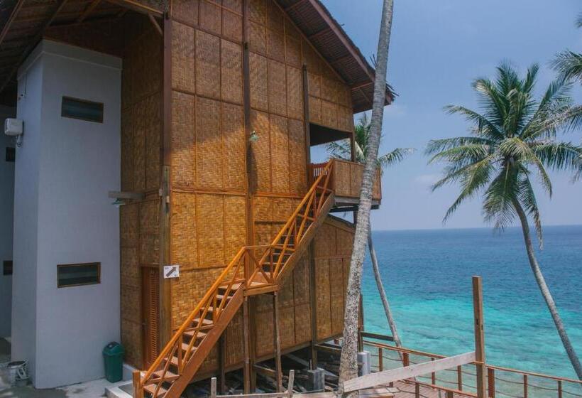 בקתה סטנדרטית עם נוף לים, Freddies Santai Sumurtiga