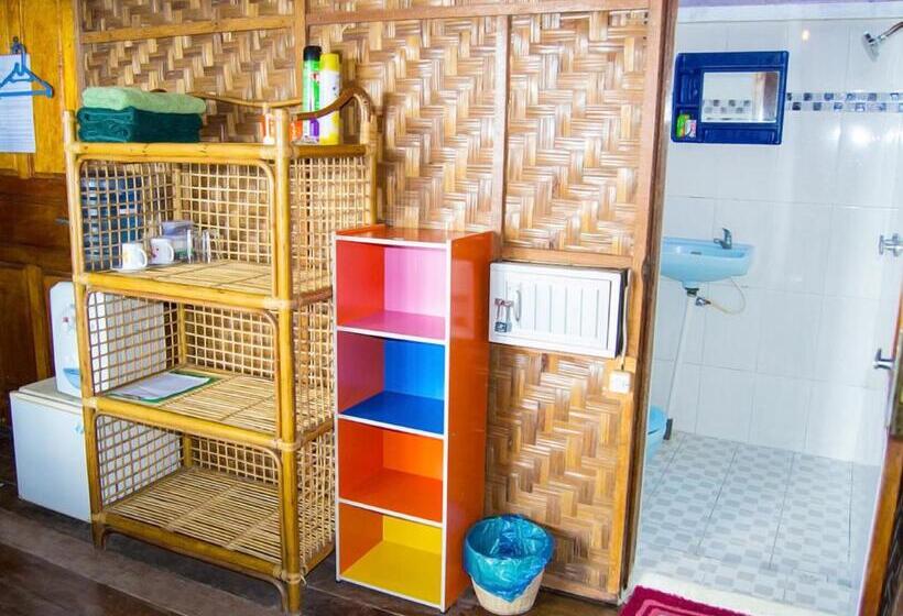 חדר משפחתי נוף לים, Freddies Santai Sumurtiga