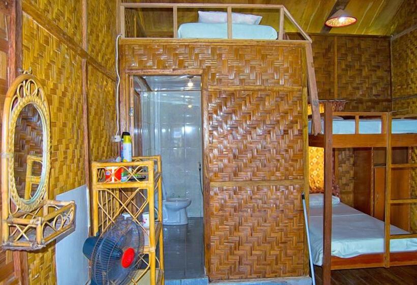 חדר משפחתי נוף לים, Freddies Santai Sumurtiga