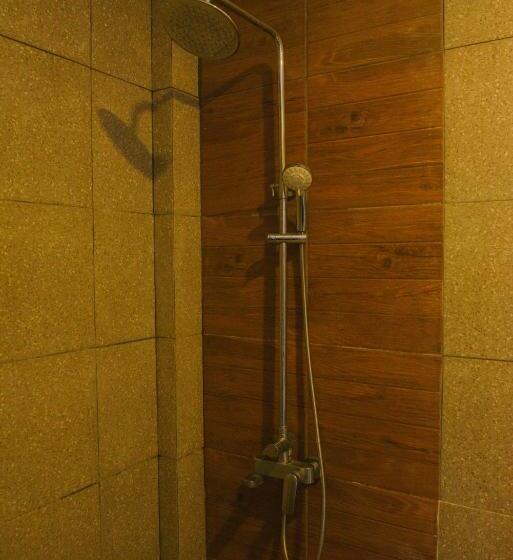 חדר משפחתי דלוקס, Freddies Santai Sumurtiga