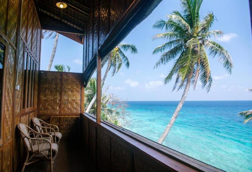 חדר משפחתי דלוקס, Freddies Santai Sumurtiga