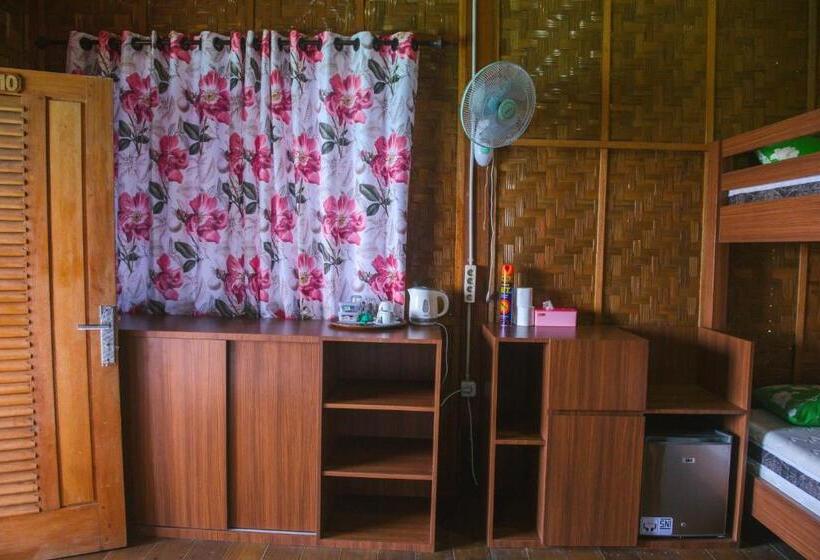 חדר משפחתי דלוקס, Freddies Santai Sumurtiga