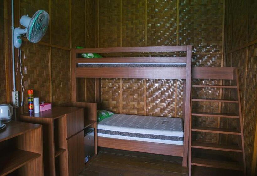 חדר משפחתי דלוקס, Freddies Santai Sumurtiga