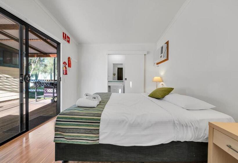 스탠다드 스튜디오, Ingenia Holidays Avina