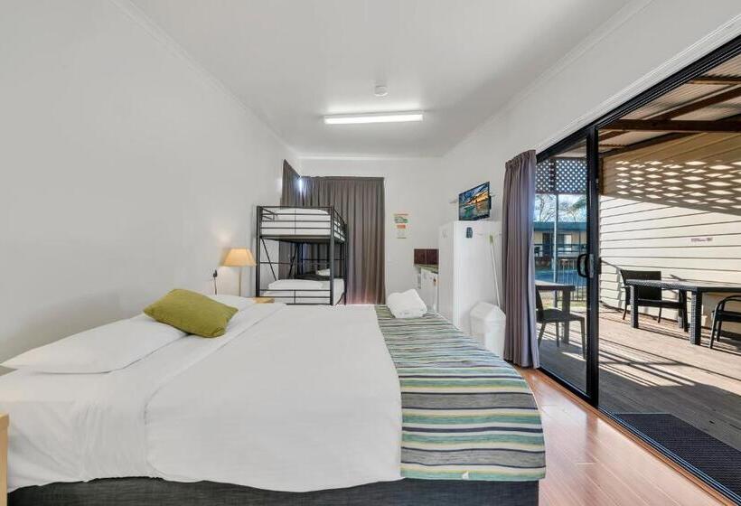 스탠다드 스튜디오, Ingenia Holidays Avina