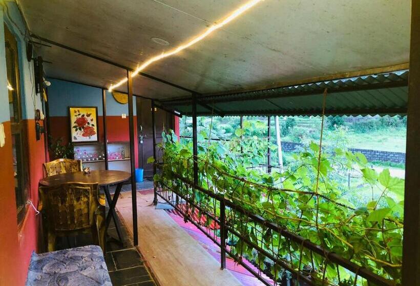 اتاق استاندارد با چشم‌انداز باغ, Goodday Backpackers