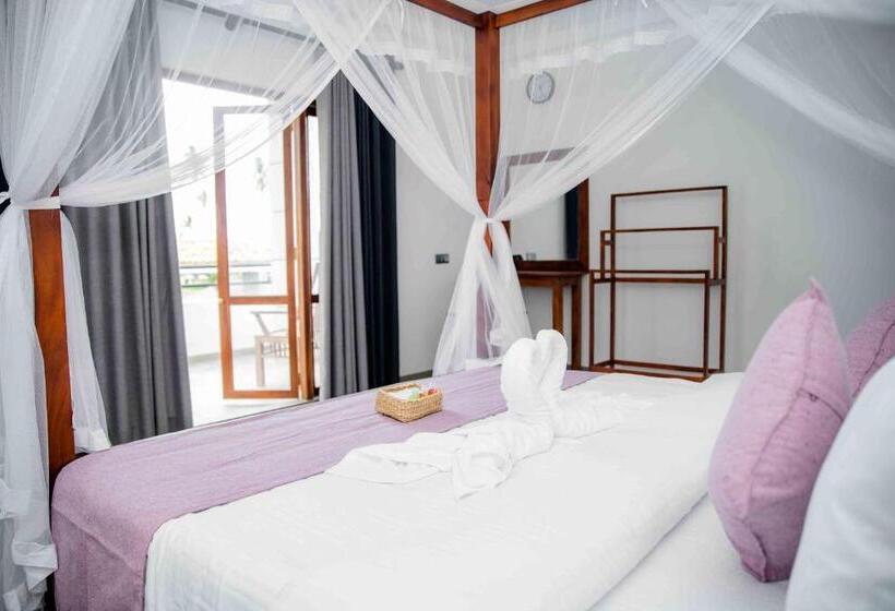 Номер Deluxe Вид на Море с Балконом, Hirigala Beach Resort