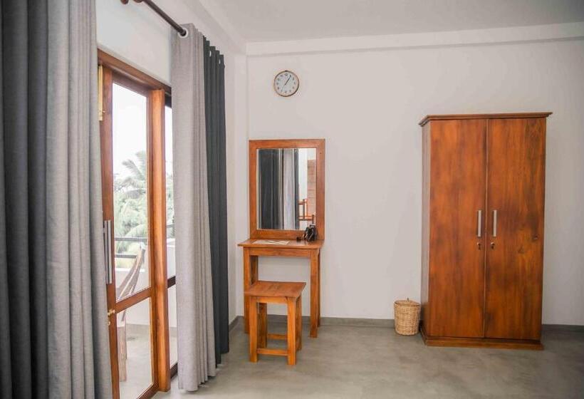 Номер Deluxe Вид на Море с Балконом, Hirigala Beach Resort