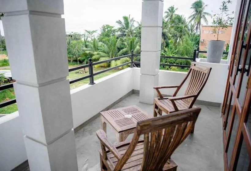 バルコニー付きデラックスルーム, Hirigala Beach Resort
