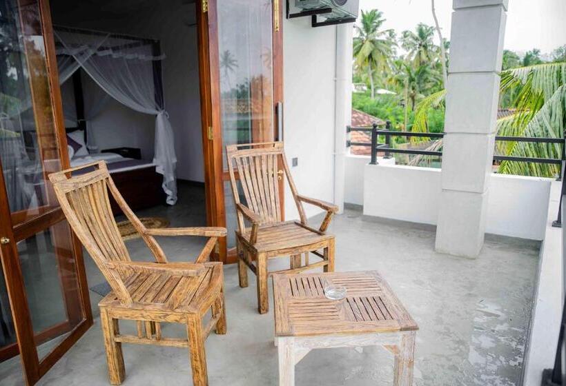 Номер Deluxe с Балконом, Hirigala Beach Resort