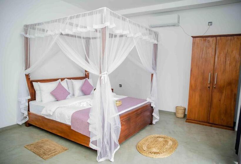 Номер Deluxe Вид на Море с Балконом, Hirigala Beach Resort