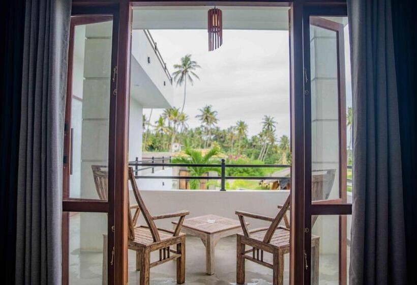 חדר דלוקס עם מרפסת נוף לים, Hirigala Beach Resort