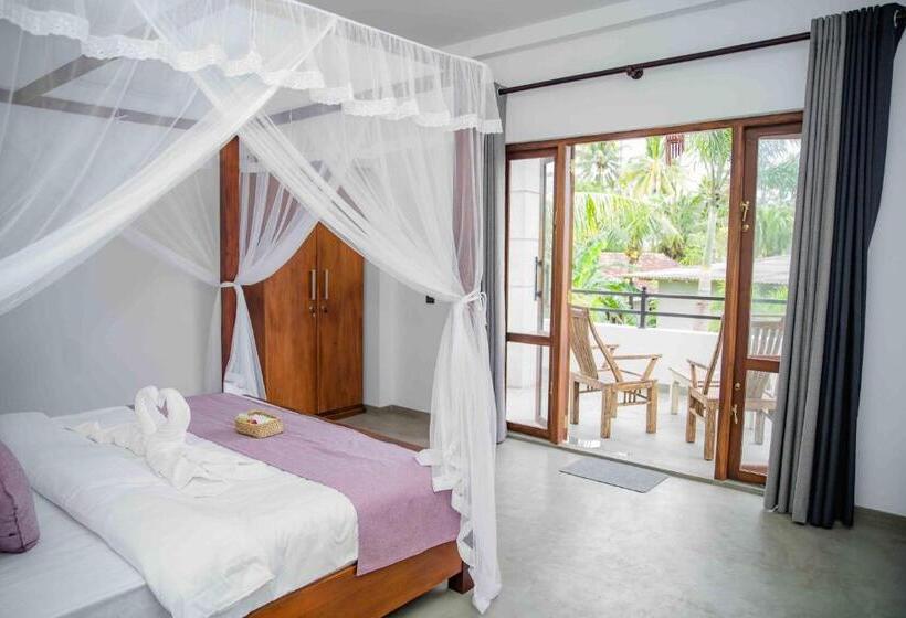 オーシャンビューデラックスルームバルコニー付き, Hirigala Beach Resort