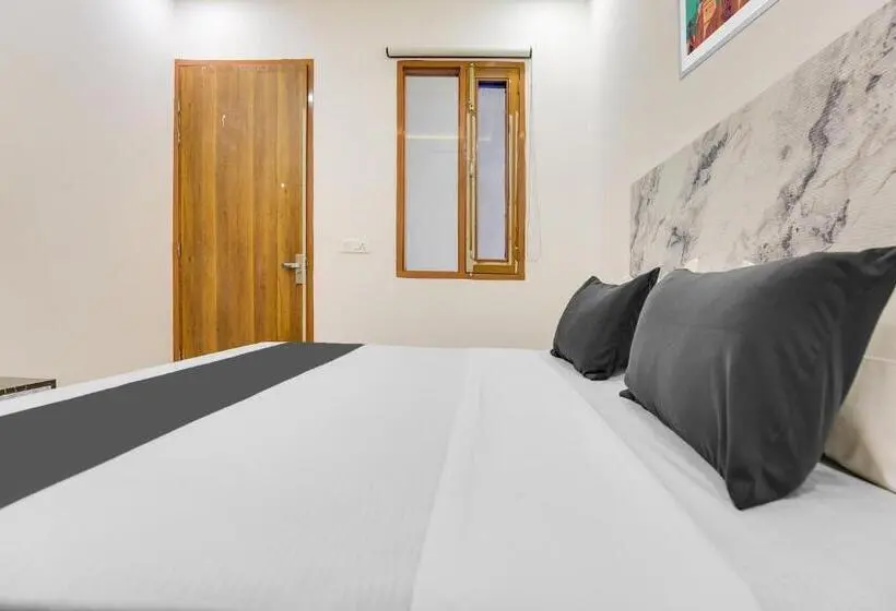 Classic Kolmen Hengen Huone, O Grand Stay