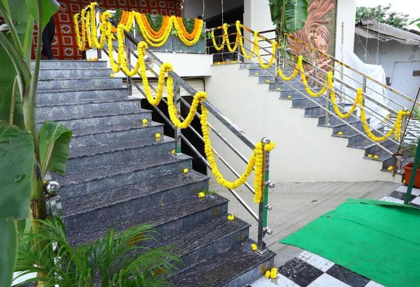 디럭스 룸, Gokulam Grand