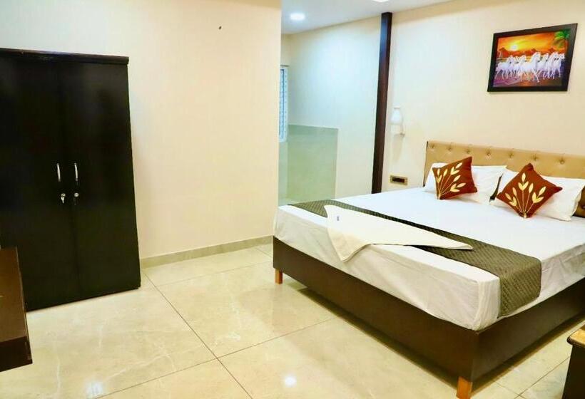 이코노미 룸, Gokulam Grand