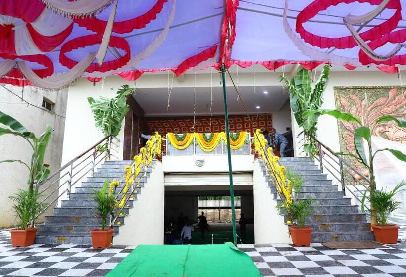 디럭스 룸, Gokulam Grand