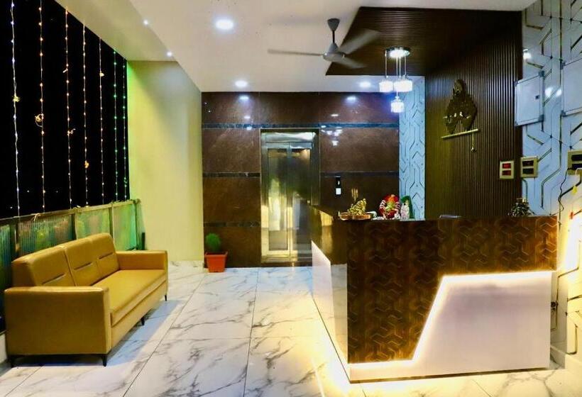 디럭스 룸, Gokulam Grand