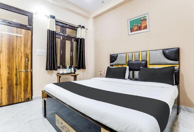 اتاق کلاسیک سه تخته, O Apna