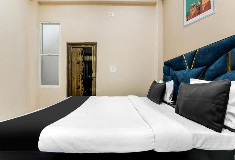 اتاق کلاسیک سه تخته, O Apna