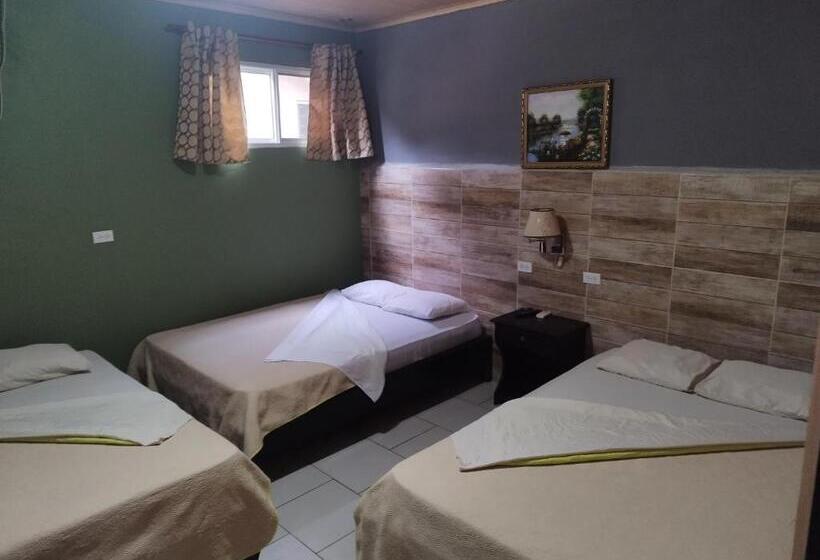 Quarto Triplo Estandar, The Journey Hostel