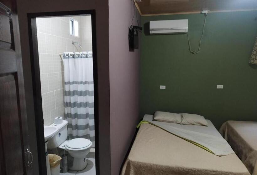 غرفة قياسية ثلاثية, The Journey Hostel