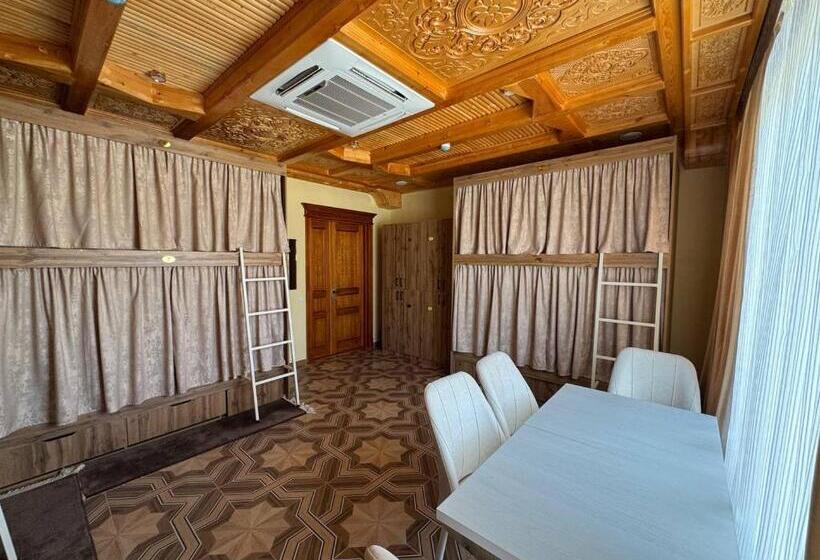 تختخواب در اتاق مشترک, Hostel Qal Ai Khujand